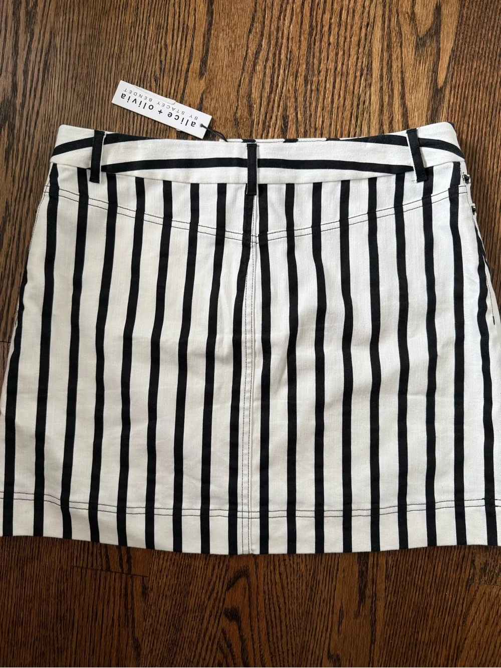NWT Alice + Olivia striped black cream mini skirt 10